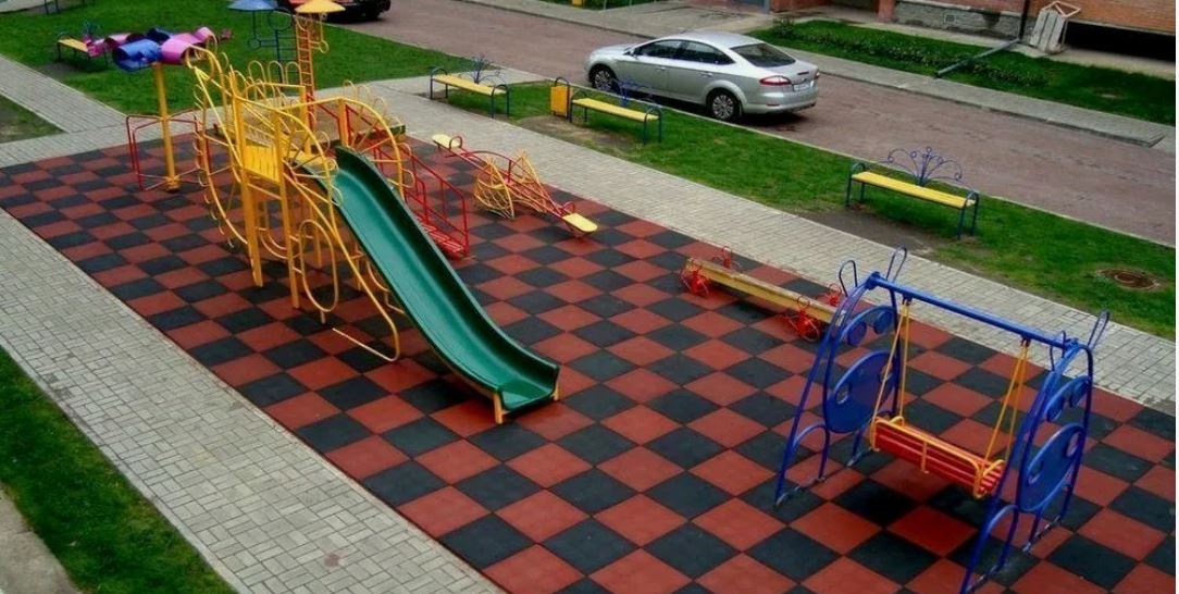 покрытие для детских площадок — объект во дворе МКД