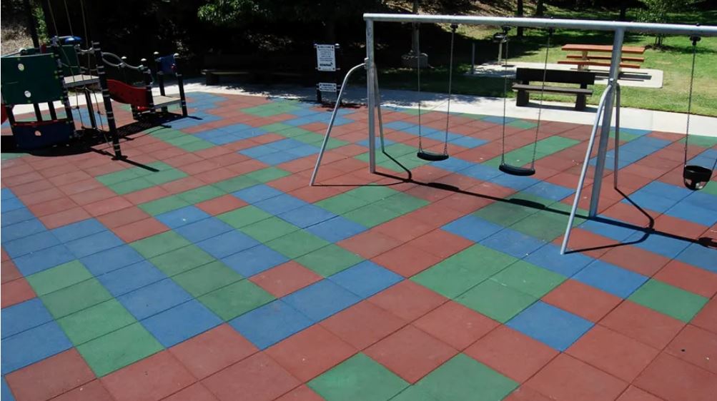 резиновое покрытие — школьная территория